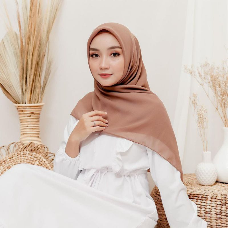 Jual Jilbab Segiempat Bella Square Warna Mocca | Shopee Indonesia