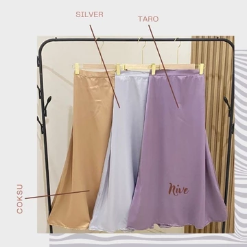 NIVE Rok Satin Line A Rok Wanita