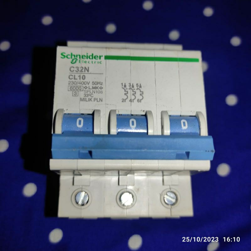 Jual MCB Schneider 10a 3 phas original PLN | Shopee Indonesia