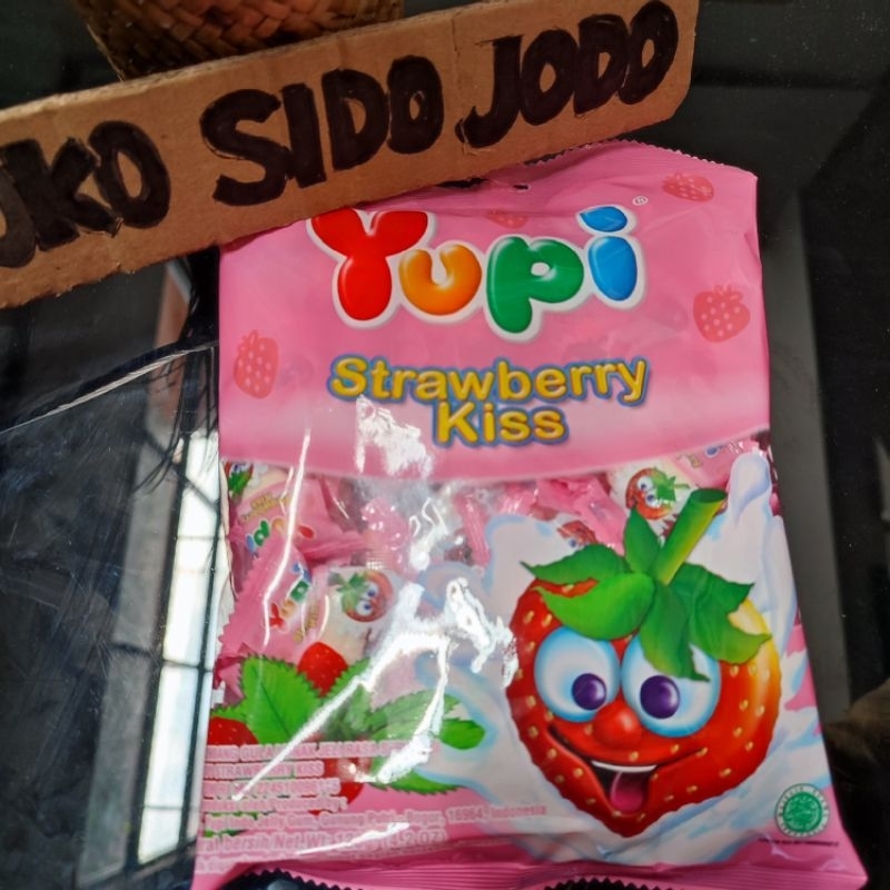 Jual Permen Yupi Strawberry Kiss 120 Gr Shopee Indonesia