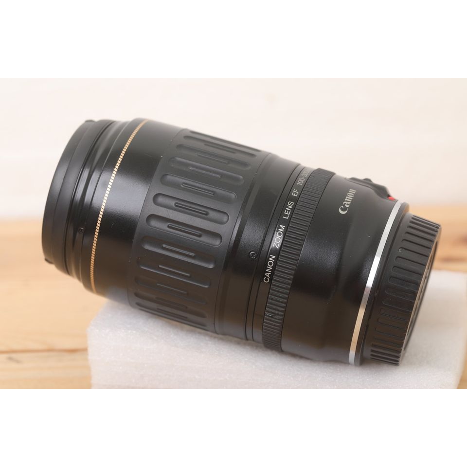 フード付き　キャノン Canon EF 100-300㎜ F4.5-5.6USM フード付き キャノン Canon EF 100-300㎜ F4.5-5.6USM レンズ
