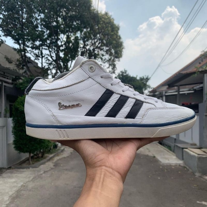 Sepatu adidas hotsell vespa original