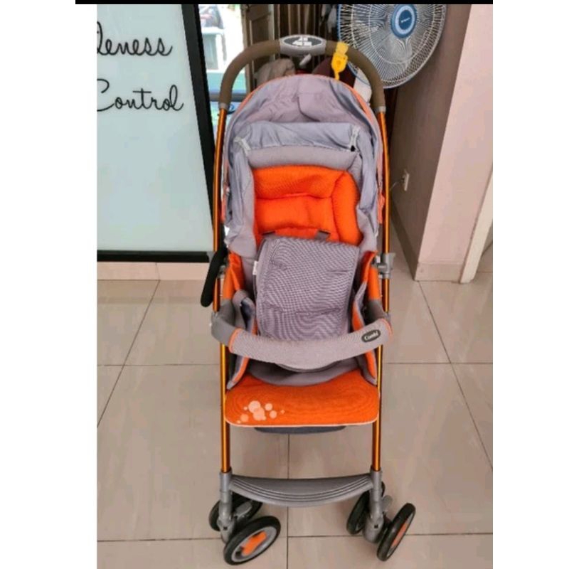 Jual Stroller Combi Urban Walker warna Orange Shopee Indonesia