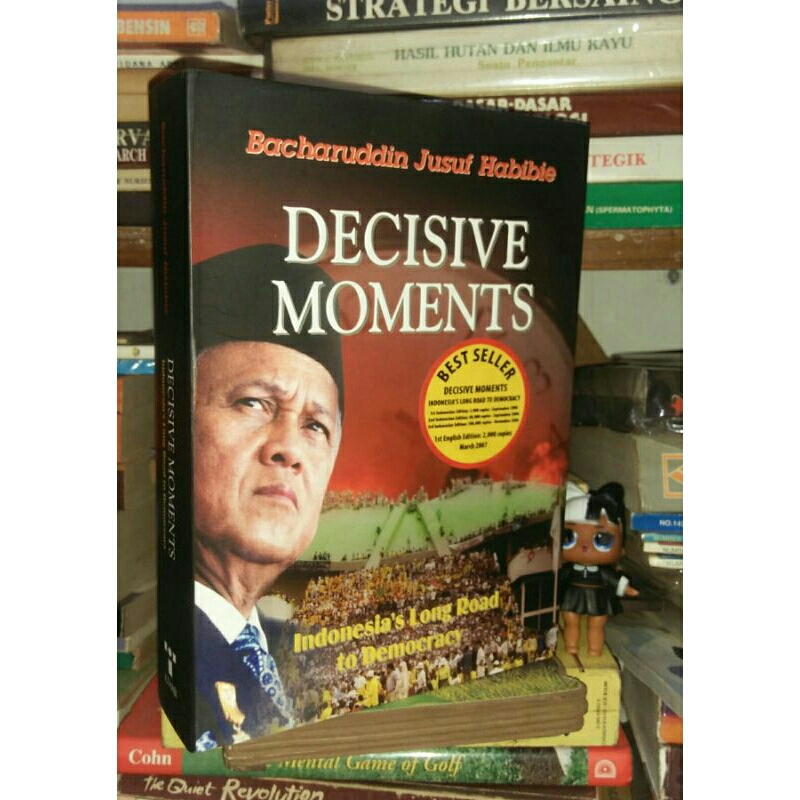 Jual Buku Habibie - Bacharuddin Jusuf Habibie -Decicive Moments ...