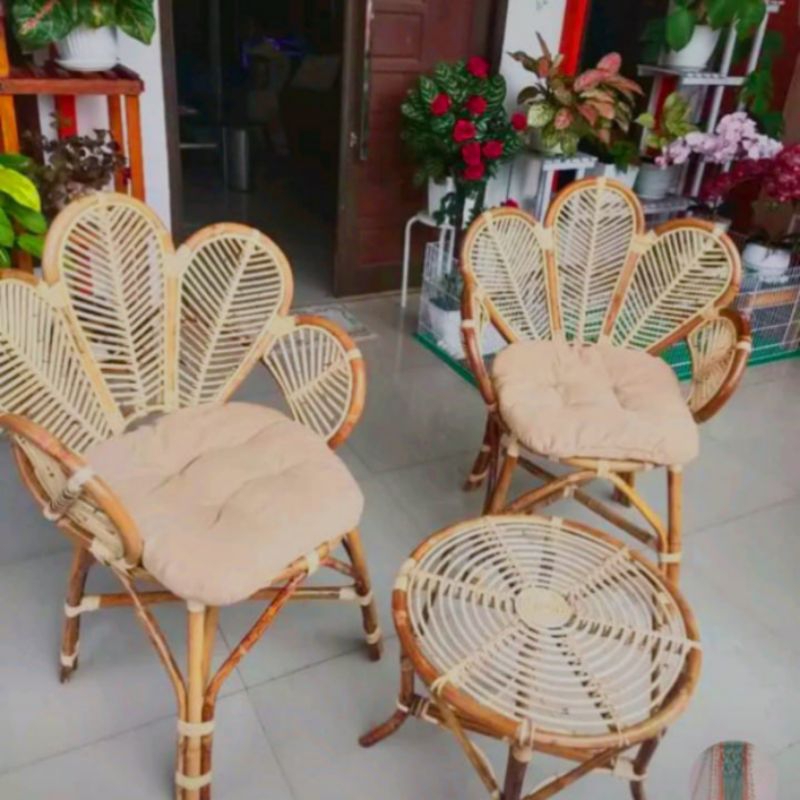 Jual Kursi Teras Motif Daun Finishing Mengkilap Tempat Duduk Santai Bentuk Bunga Gratis Bantal