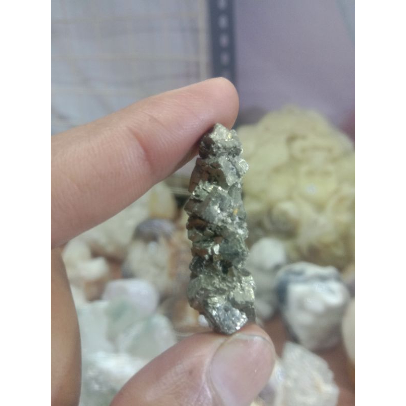 Jual kristal pirit cube pyrite alami stone ukuran 3 cm | Shopee Indonesia