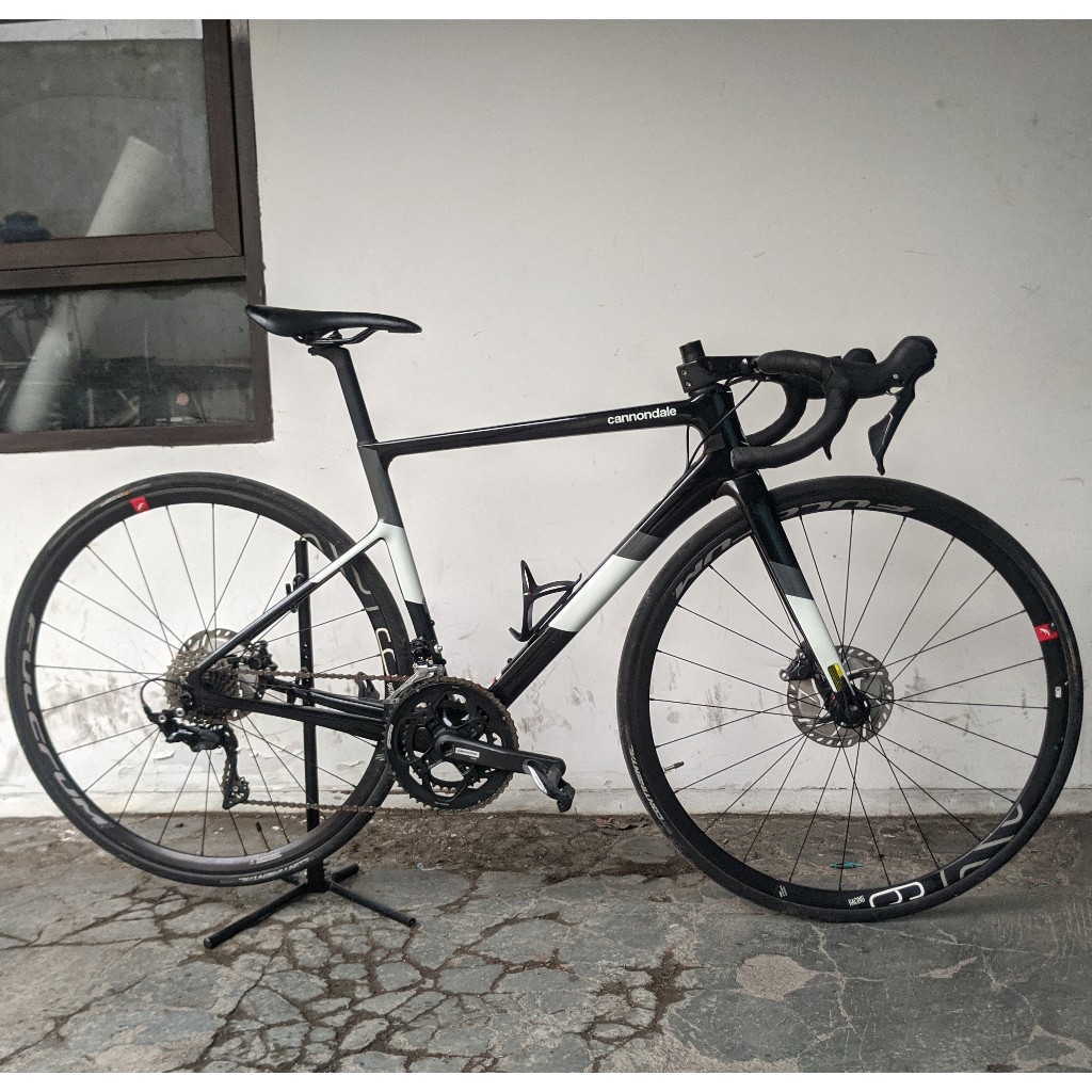 Cannondale SuperSix EVO Road Bike Shimano 105 Fulcrum Racing Super Six EVO