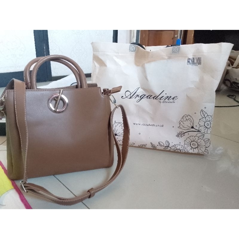 Jual Tas Selempang Merk Elizabeth (BEKAS/SECOND) | Shopee Indonesia
