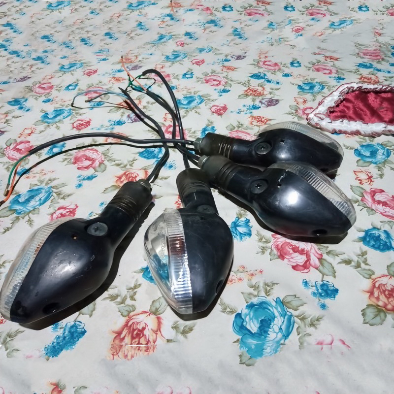 Jual Lampu sen Ori copotan Cb150r old,Verza,Megapro mono, Dll Ori ...