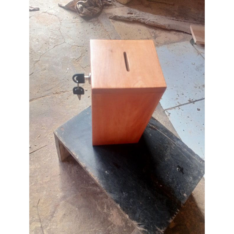 Jual celengan kayu. minimalis dengan 2 kunci. ukuran 13x13x23, | Shopee ...