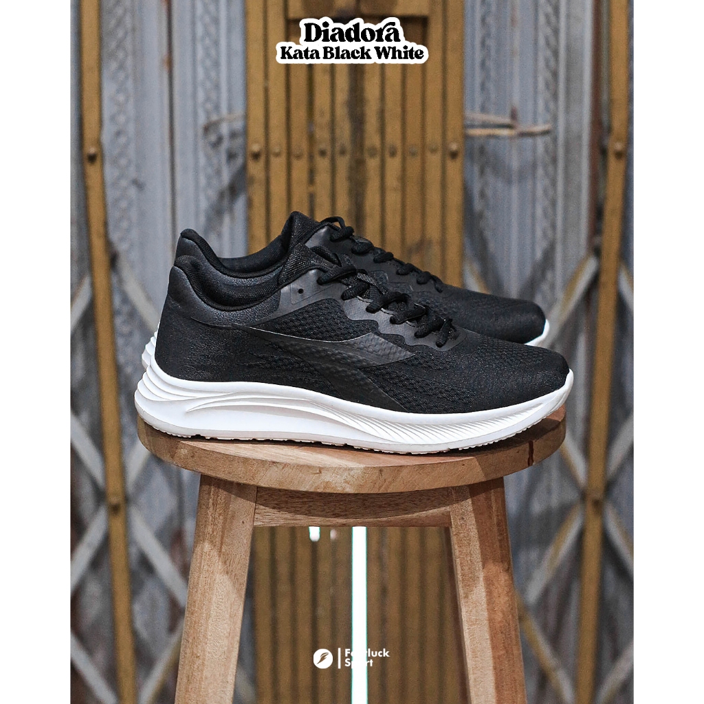 Jual Sepatu Running Sneakers Diadora Mens Series Black White