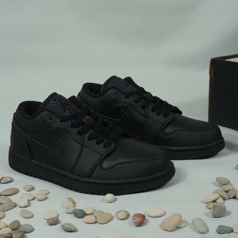 jordan 1 low all black