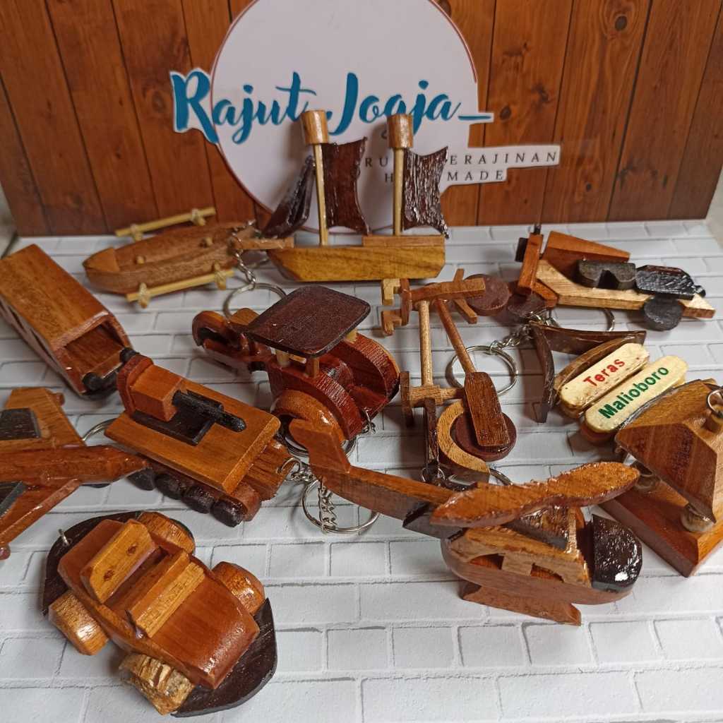 SOUVENIR JOGJA GANTUNGAN KUNCI KAYU MINIATUR (GANCI) BERBAGAI BENTUK MODEL UNIK DAN MOTIF TERMURAH UNTUK OLEH-OLEH JOGJA
