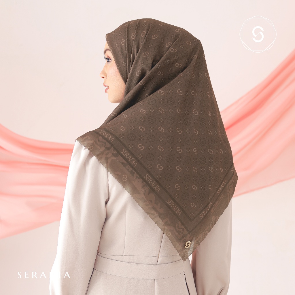 Seradia Hijab Segi Empat Monogram 2.0 115 X 115 CM