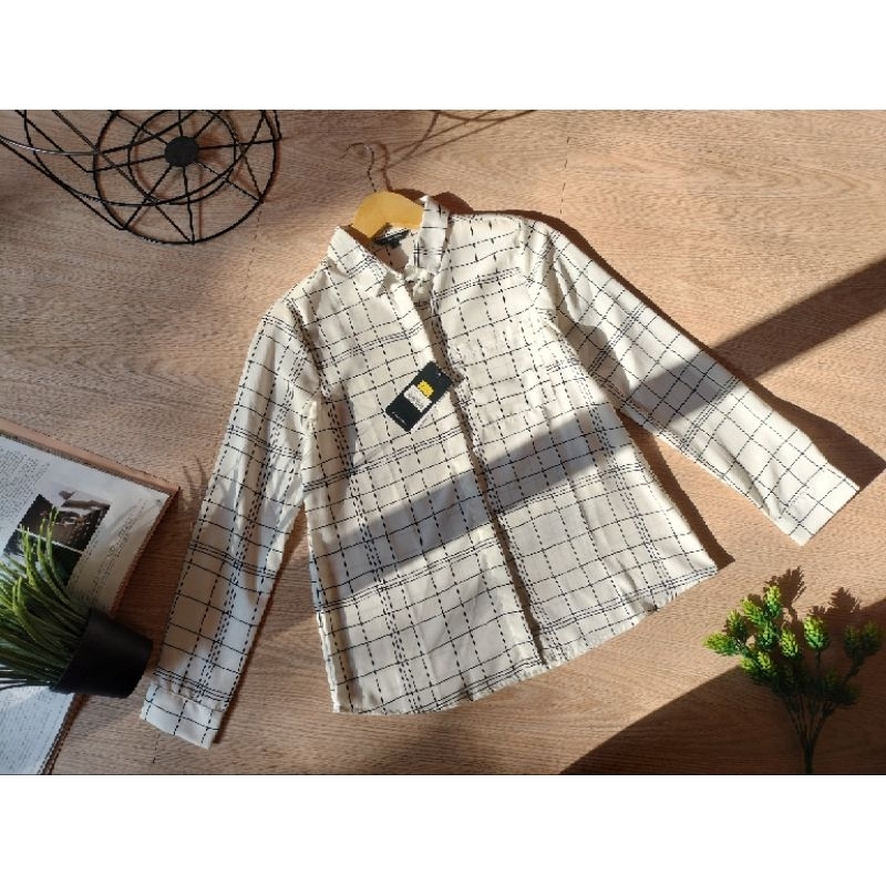 Kemeja Lengan Panjang Irezel Green offwhite