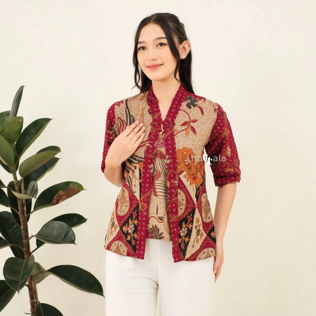 Gambar 2 Atasan Batik Wanita Katun Asli Adem – Baju Batik Kerja Casual Lengan 3/4 Ayam Series