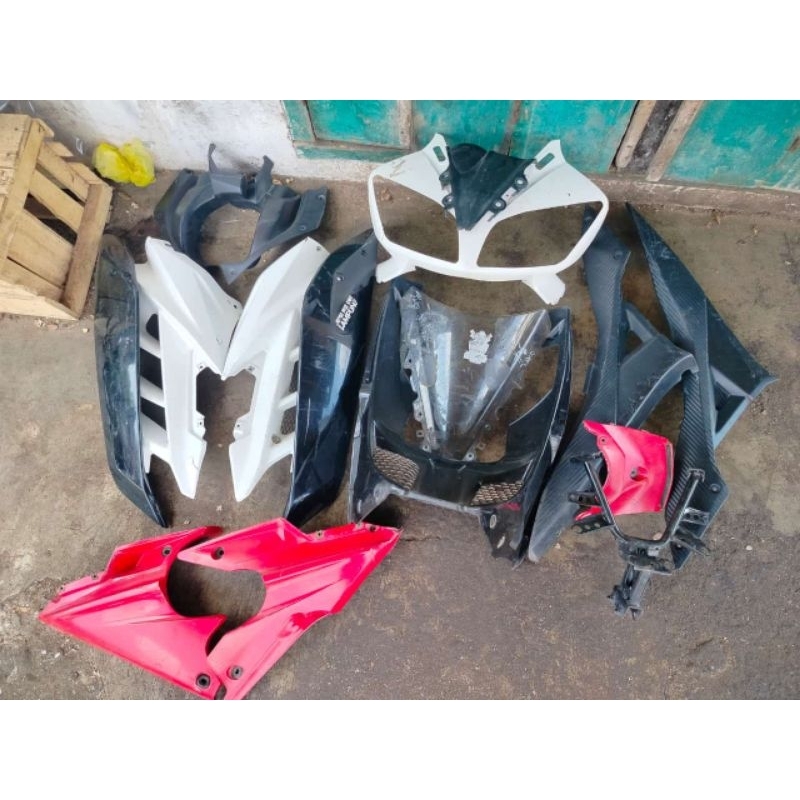 Jual Body body depan Yamaha R15 v2 kondisi barang seken ORI kelengkapan ...