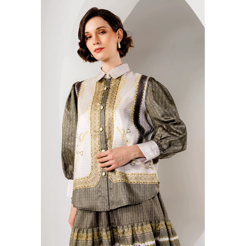 KAMIORIKAORI flill うっとうしい collar blouse