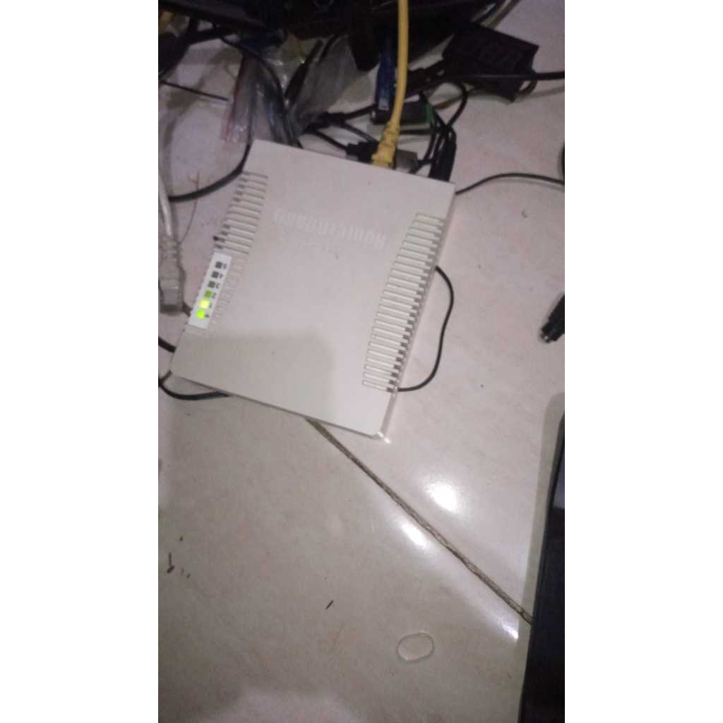 Jual routerboard mikrotik rb951ui 2hnd wireless router board | Shopee ...