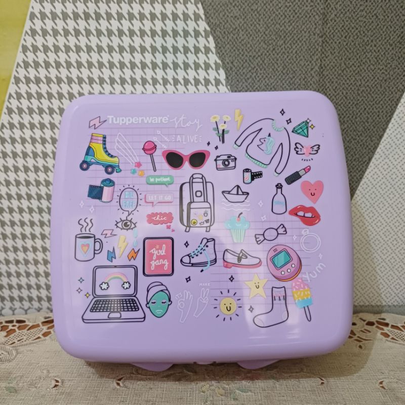 Jual [NEW] TUPPERWARE Sandwich Keeper Tempat Makan Misting Tepak Wadah ...