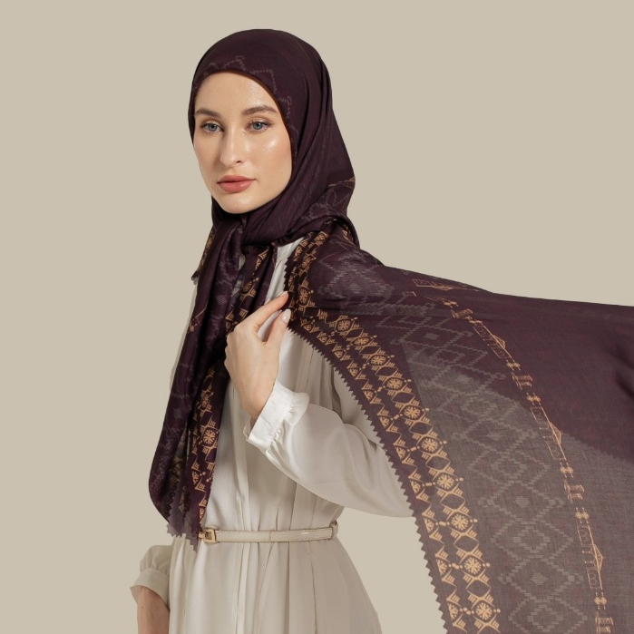Wulang Narawangsa Hijab Segi Empat Musi Maroon Kerudung Segi Empat Hijab Motif Segi Empat Hijab Voal Premium