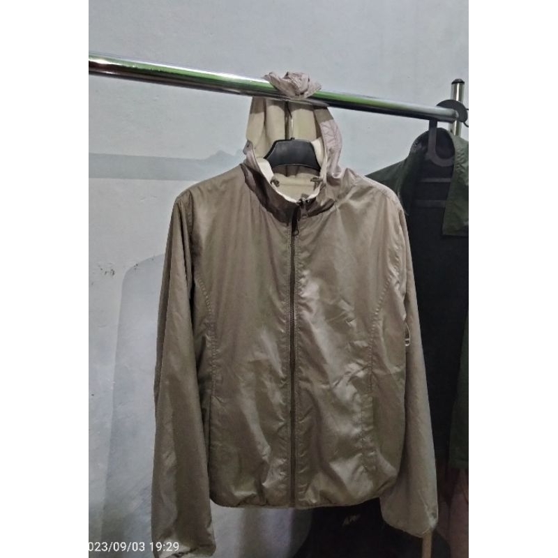 Jual JAKET PARASUT UNIQLO | Shopee Indonesia