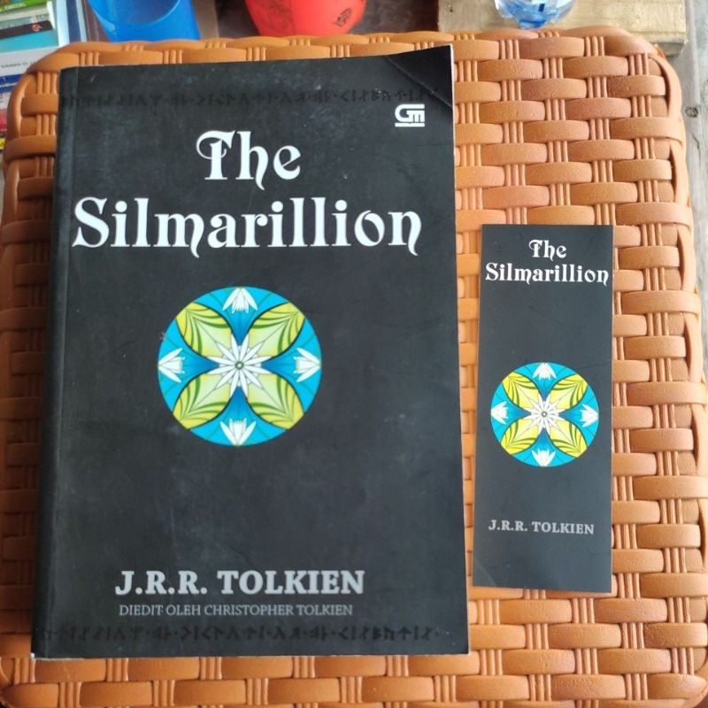 Jual Buku The Silmarillion J. R.R. Tolkien (original) | Shopee Indonesia