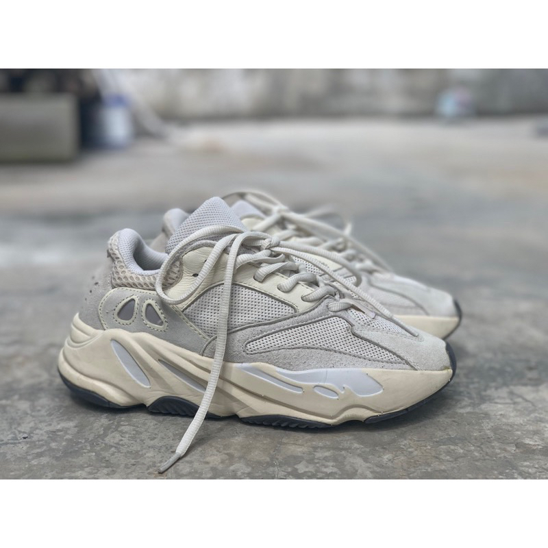 Yeezy on sale 700 shopee