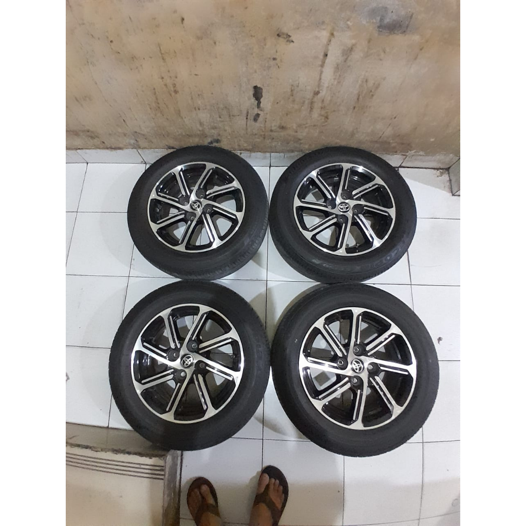 Jual Velg Mobil Bekas Calya Ring 14x5 Lubang 4x100 Plus Ban Brigstone 175 65 Seken Like New 6720