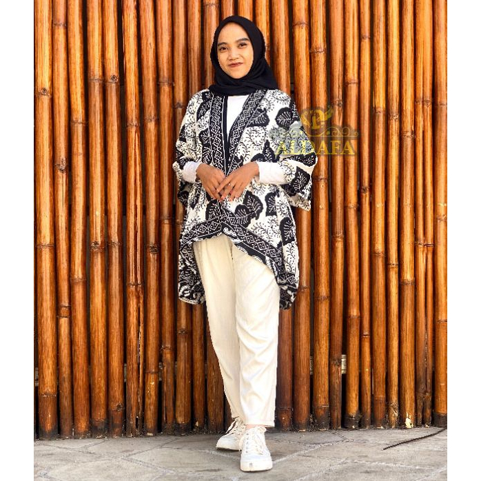 Jual VIRAL OUTER BATIK KIMONO CARDIGAN BATIK WANITA MONOCROM JANDA ...