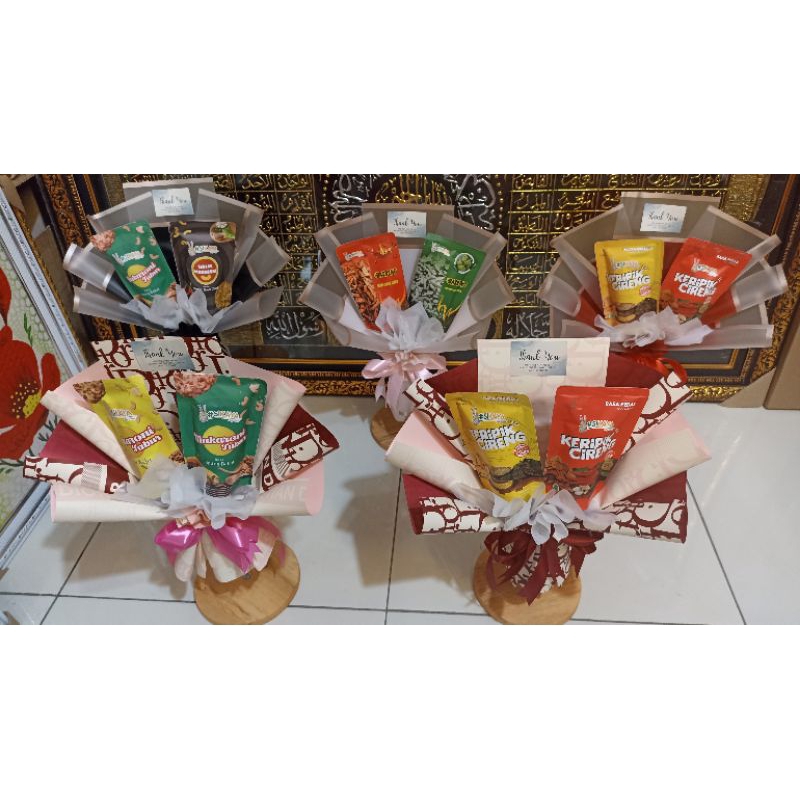 Jual Bucket Kitkat Cantik/Bucket Cowo Cewe/Bucket segala acara di Seller  KINOVSYA SHOP - Pisangan Jaya, Kab. Tangerang