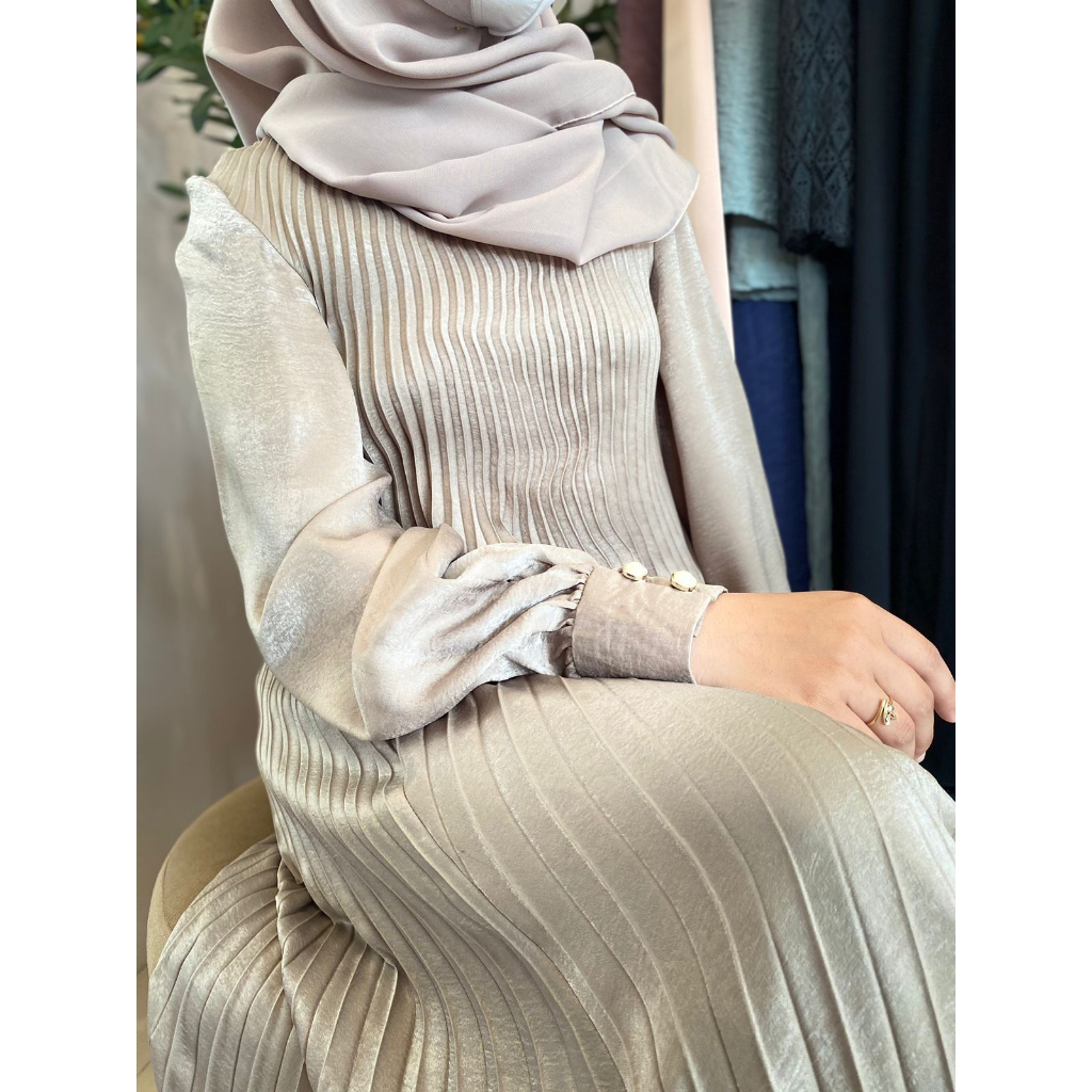 Jual MREEN - Syakira Pleated Dress / Bahan Santorini Silk Plisket ...