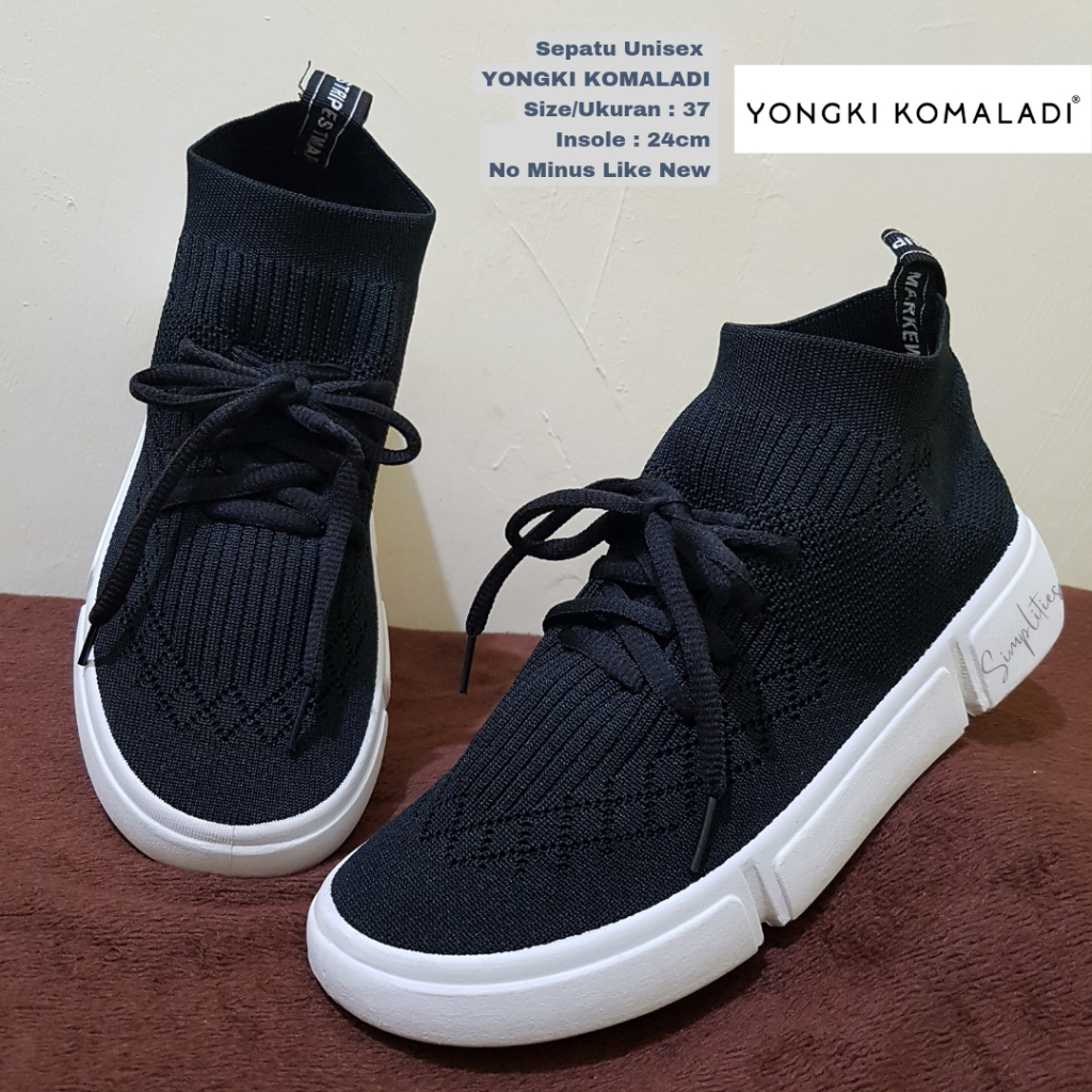 0822.2083.0527 (Tsel) toko sepatu sneakers kediri, jual sepatu kets  sneakers original