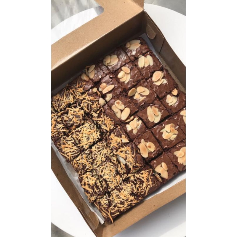 Jual fudgy brownie box Shopee Indonesia