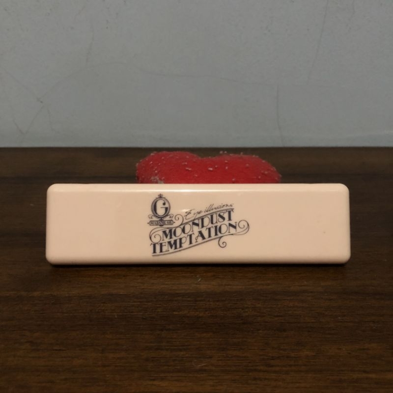 Jual [Preloved] Madame Gie Moondust Eyeshadow Palette dan Implora Cheek