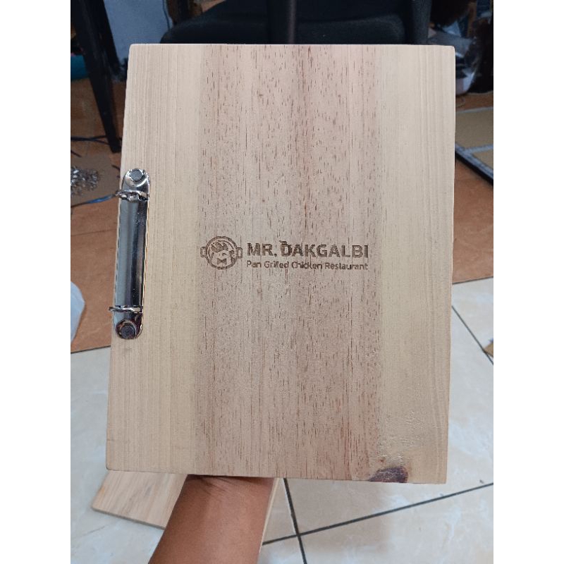 Jual Cover Buku Menu Kayu size A4 logo di laser | Shopee Indonesia