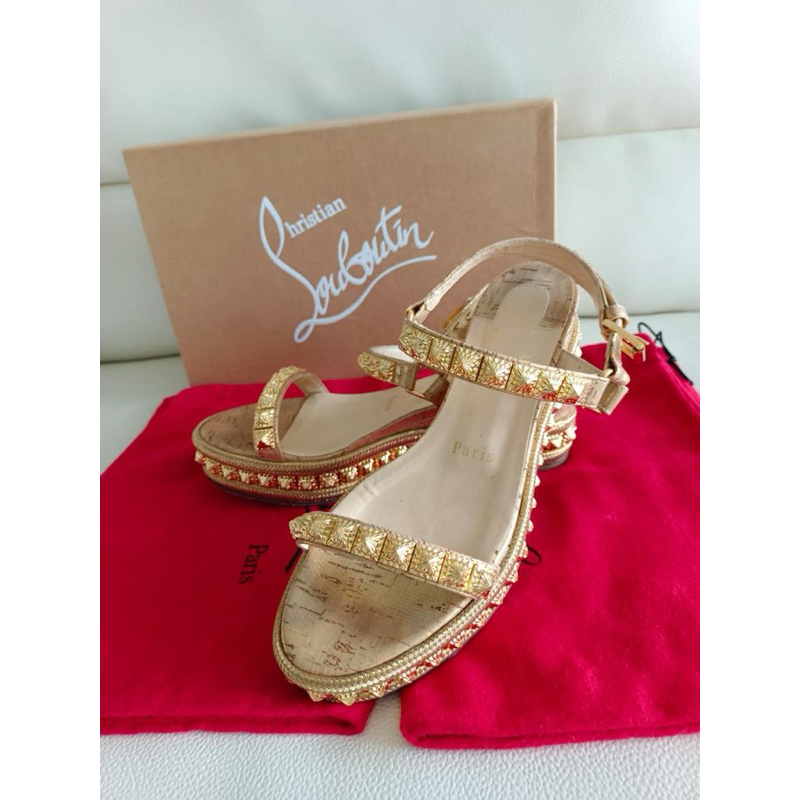 Christian clearance louboutin pyradiams