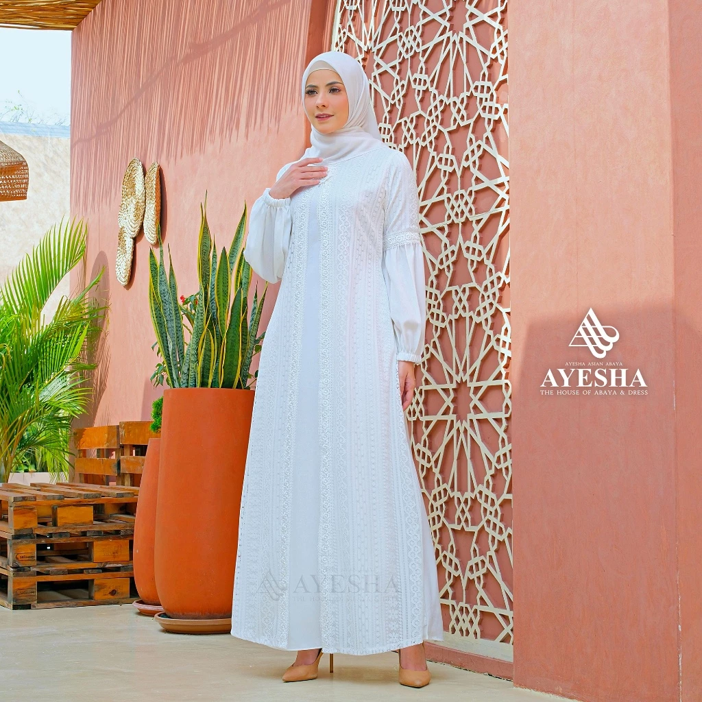 AYESHA Gamis Putih Brukat Tampilan Keseluruhan