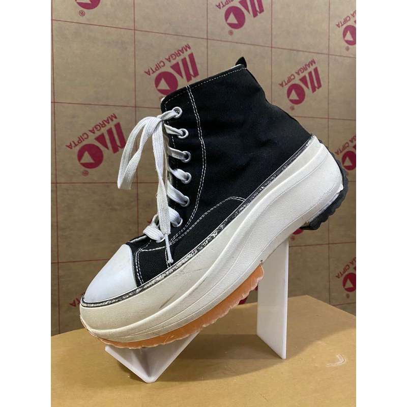 Jual Display sepatu Acrylic/Stand sepatu bahan 3 mm .warna susu dan ...