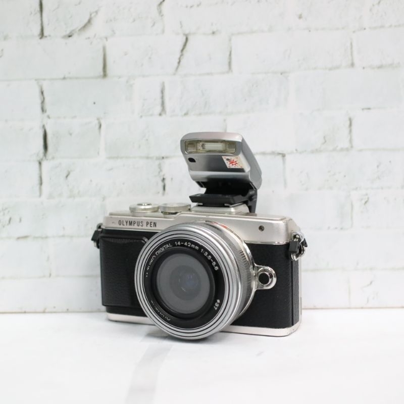 Jual Olympus PEN E-P5 with 14-42mm II R f3.5-5.6 (Silver/White)