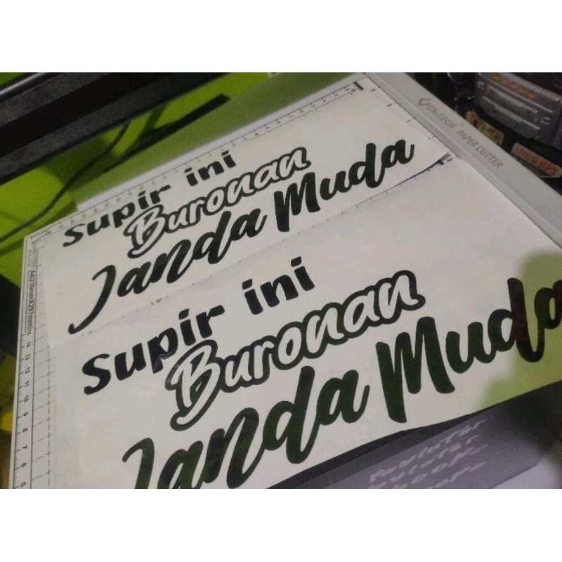 Jual Stiker Kata Kata Supir Ini Buronan Janda Muda | Stiker Cutting ...