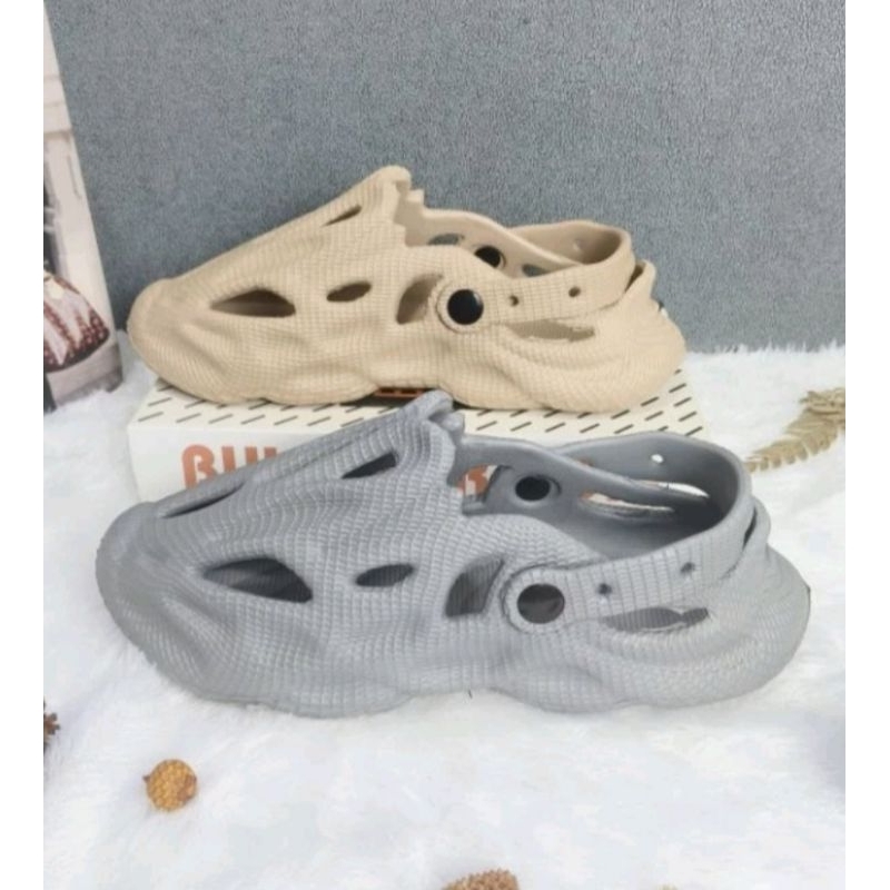 Jual Sepatu Sandal Clogs Screamer, Sandal Baim Pria, Sendal Medis ...