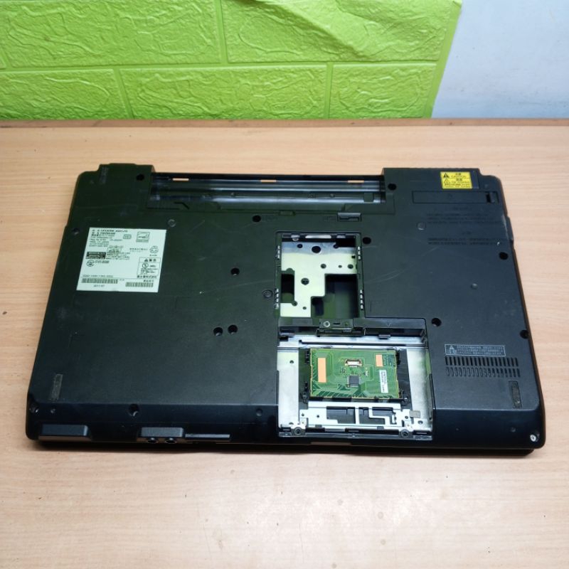 Jual Casing Case Kesing Cassing Laptop Fujitsu LIFEBOOK A561/C | Shopee ...