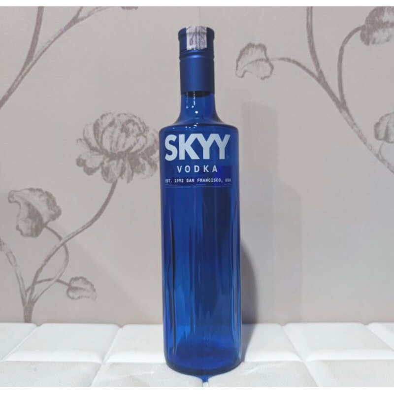 Jual botol bekas miras skyy vodka / botol pajangan / botol import ...