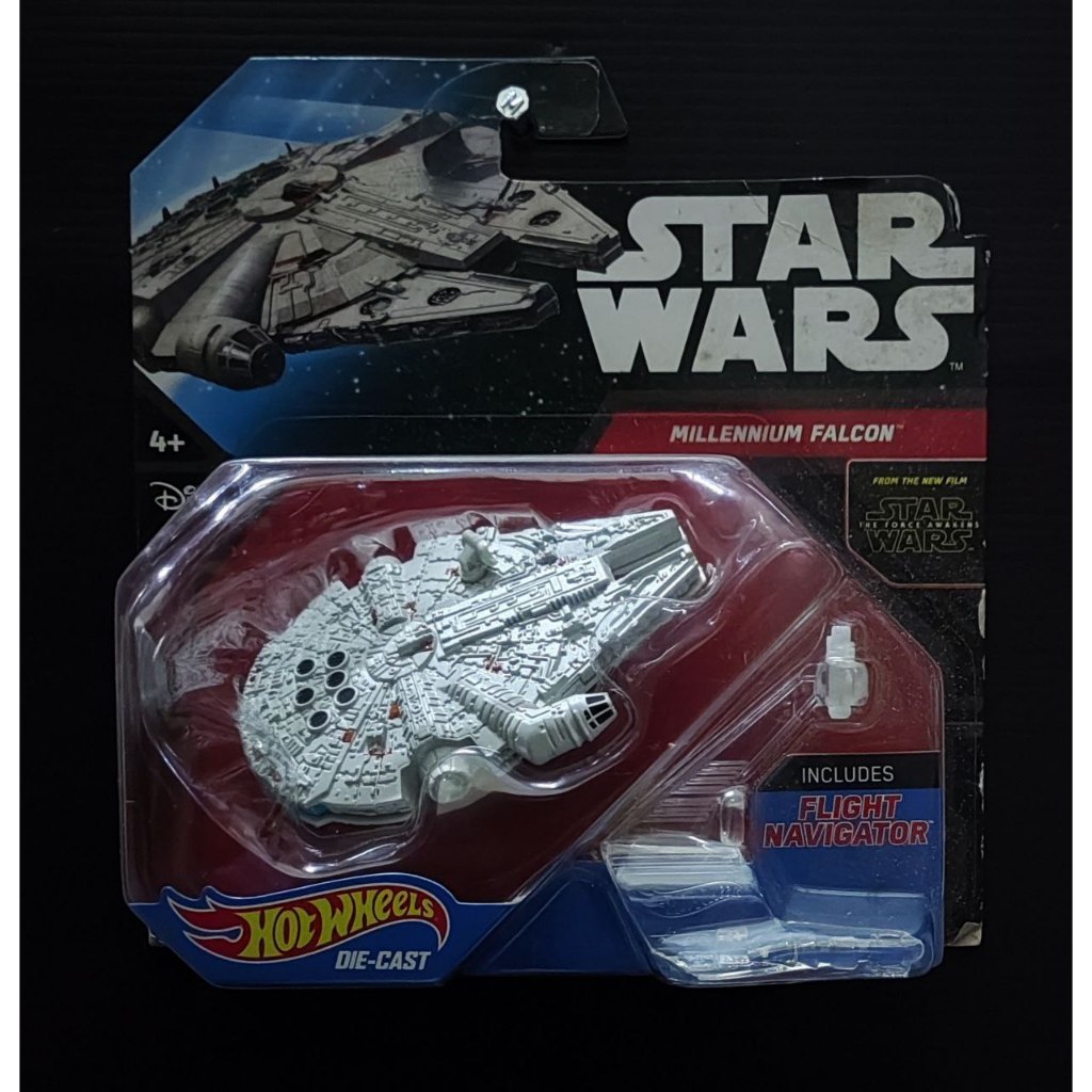 VAISSEAU STAR WARS La Piste Millenium Falcon est pourvue de deux rampes