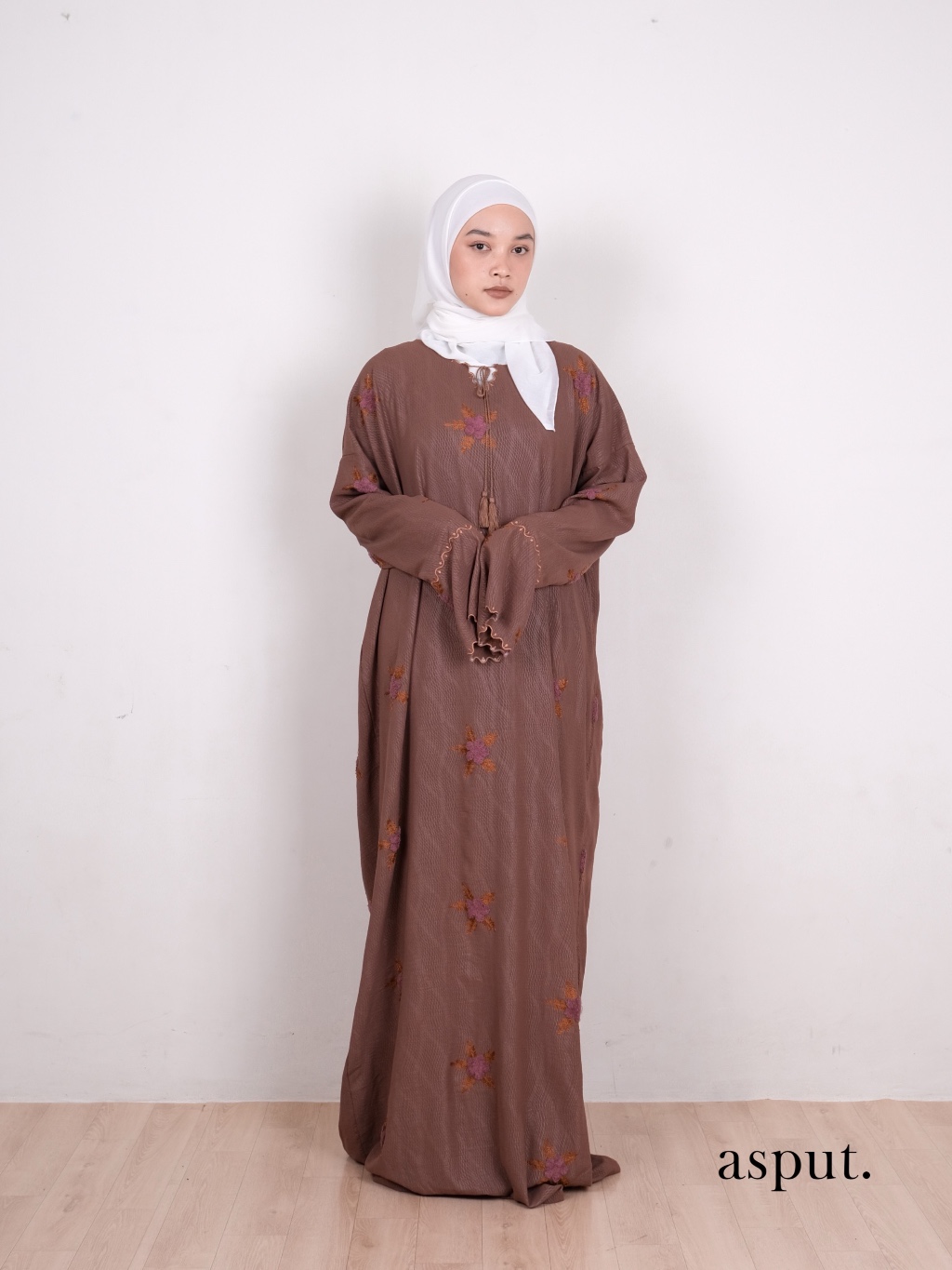 Jual ASPUT - Eira Embroidery Mukena Abaya by Hawaria/Aprilia | Shopee ...