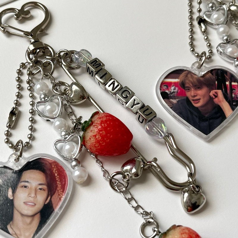 Jual [CUSTOM AVAILABLE] Strawberry Keychain | Shopee Indonesia