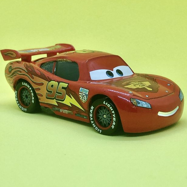 Jual Disney Pixar - The World of Cars Lightning Mcqueen | Shopee Indonesia