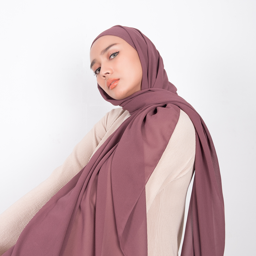 Auto-Glowing! 10 Rekomendasi Hijab yang Bikin OOTD Kamu Naik Kelas dalam Sekejap.