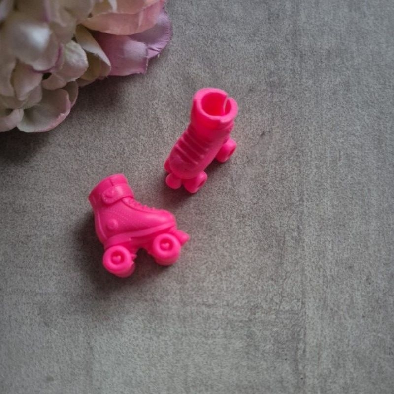 Jual Sepatu Roda Barbie Chelsea Doll dark pink | Shopee Indonesia
